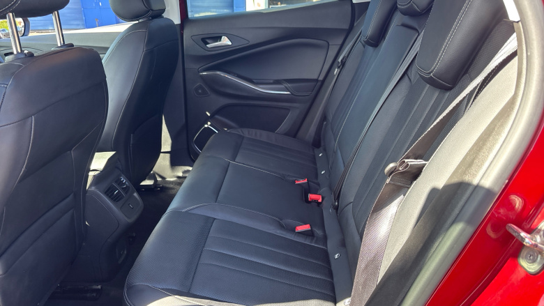 Vauxhall Grandland X 1.6 Hybrid4 300 Ultimate Nav 5dr Auto Hatchback